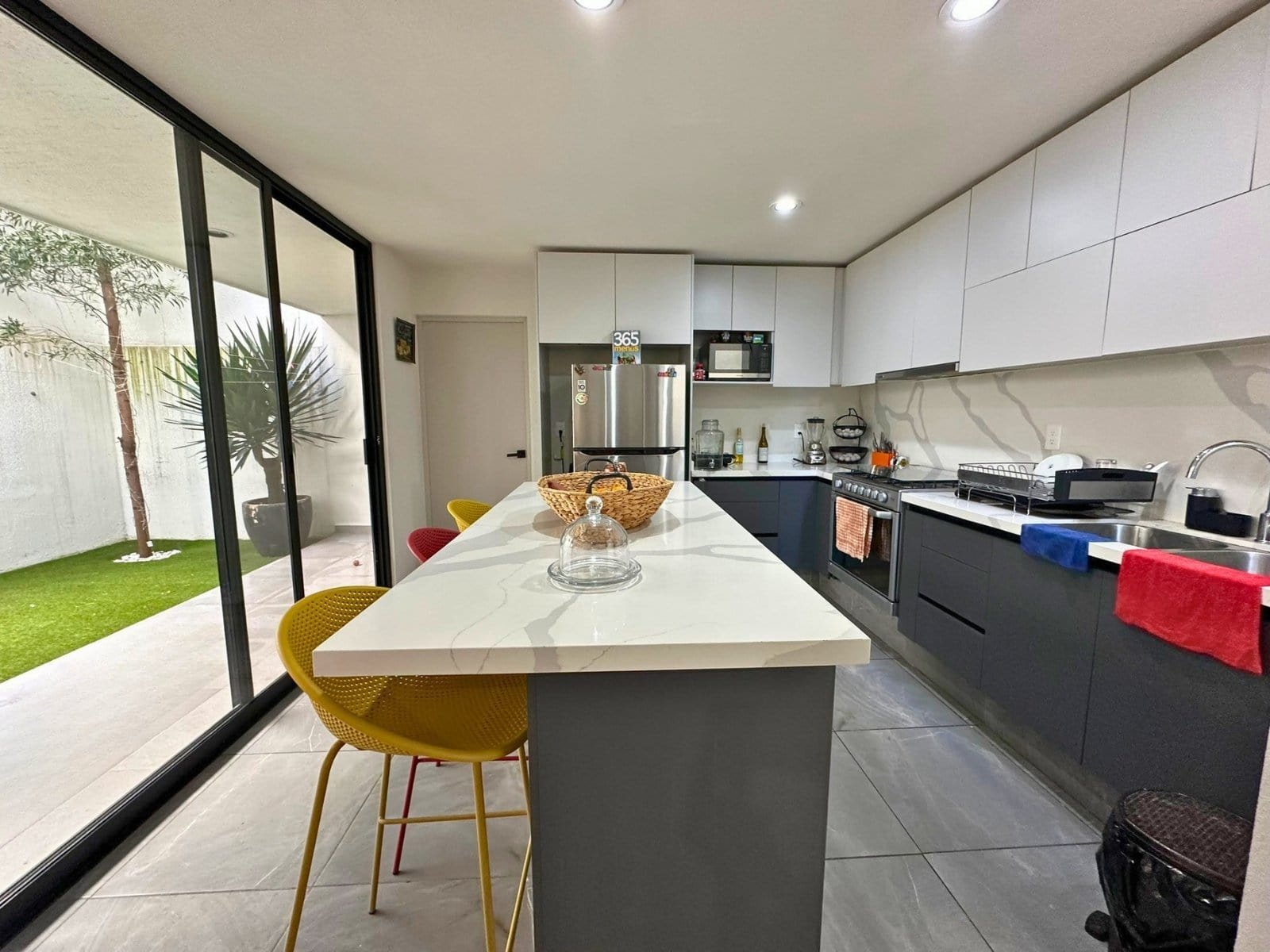 cocina integral de casa en venta en Sabino Zibatá, Querétaro.