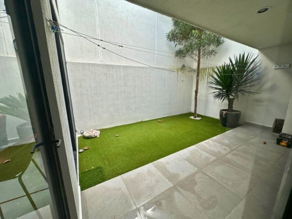 jardín de casa en venta en Sabino Zibatá, Querétaro.