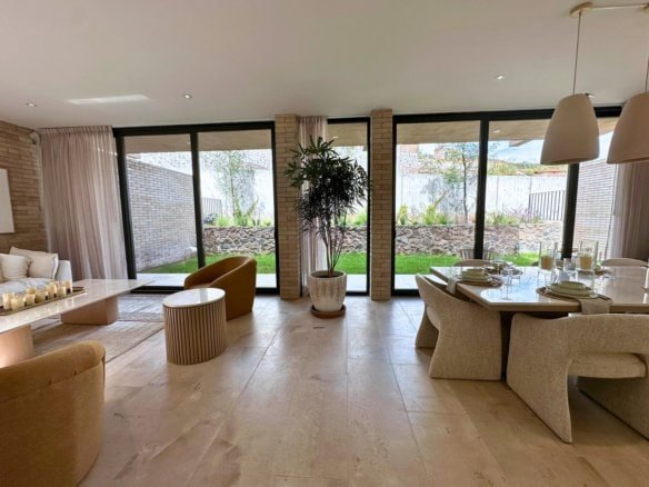 sala y comedor de casa de lujo en Altozano, Querétaro.