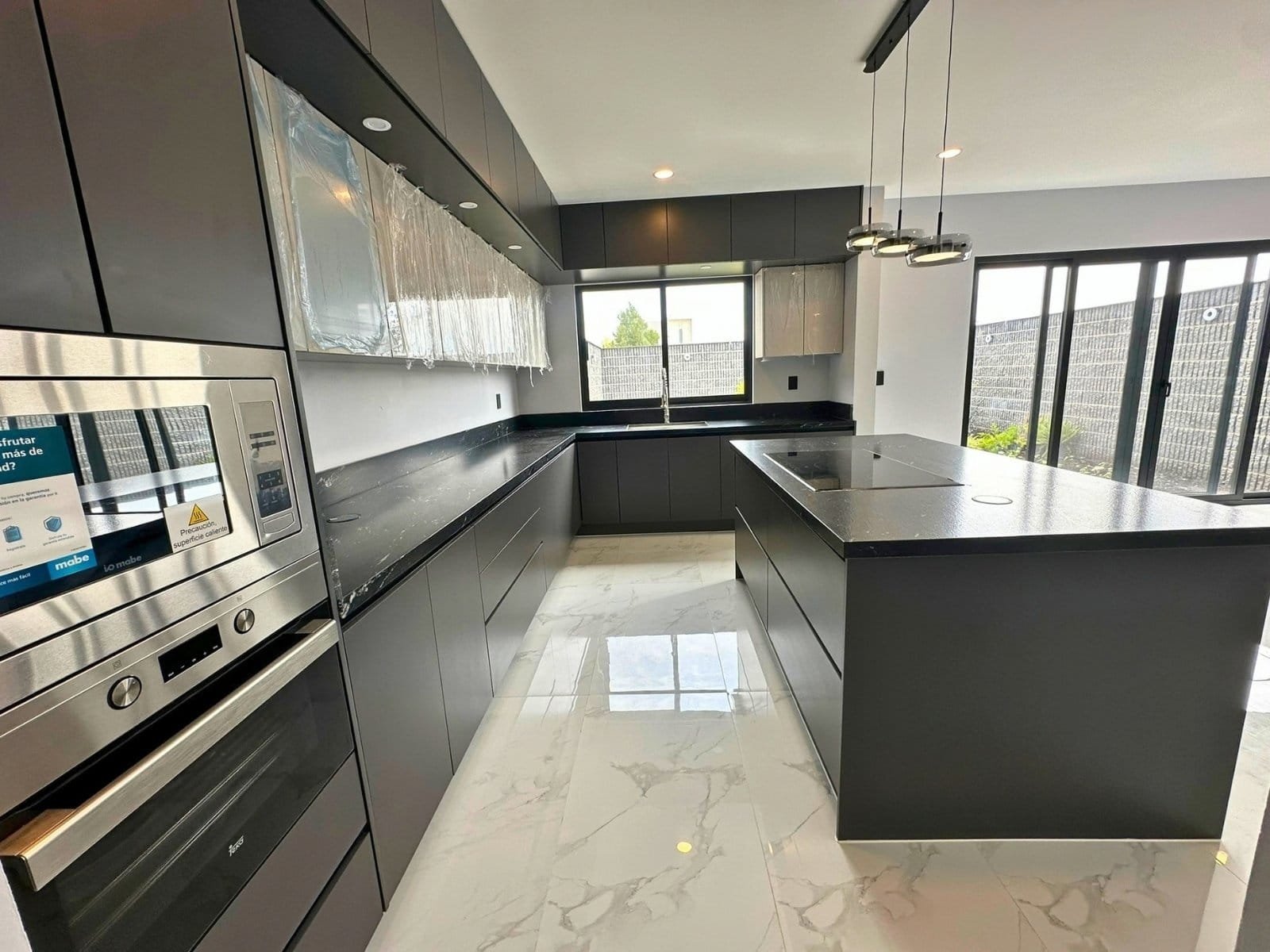 cocina integral de casa en Residencial El Mayorazgo, Querétaro.