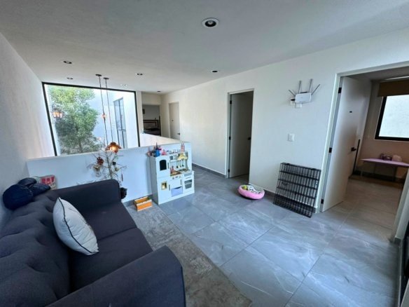 sala de tv de casa en venta en Sabino Zibatá, Querétaro.