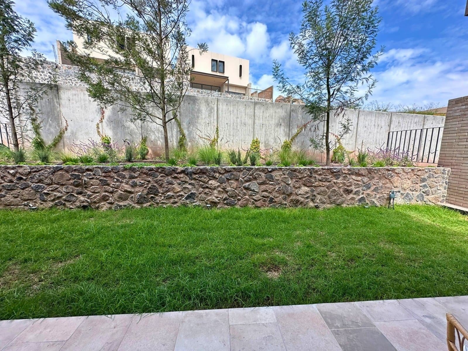8 jardin de casa de lujo en Altozano, Querétaro.