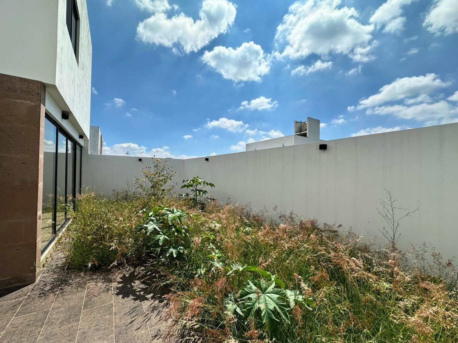 9 jardín de casa en lomes de Juriquilla