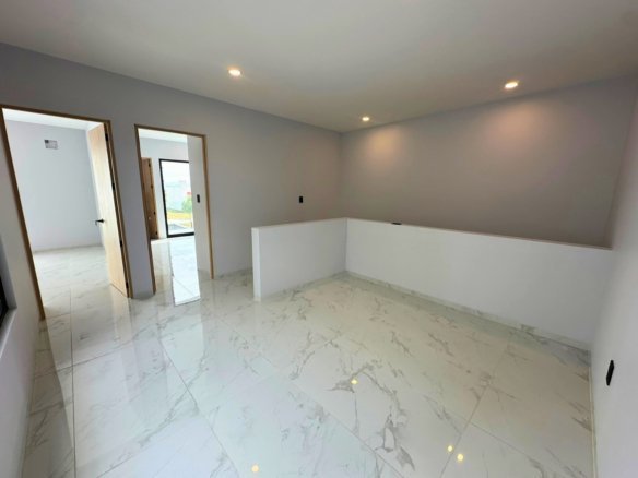sala de tv de casa en Residencial El Mayorazgo, Querétaro.
